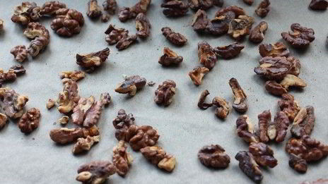 тарт с вишней и грецкими орехами