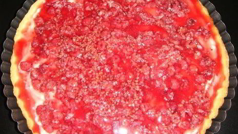 тарт с заварным кремом и малиновым желе