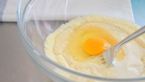 тарт со сливами и миндалем