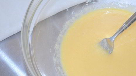 тарт со сливами и миндалем