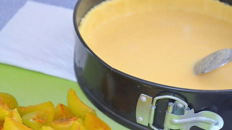 тарт со сливами и миндалем