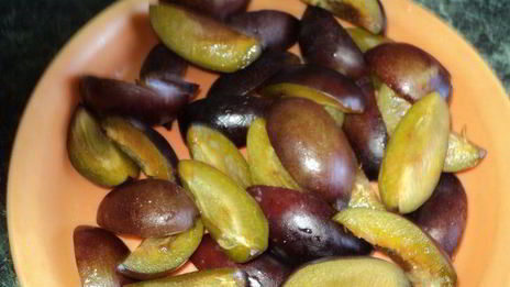 тарт со сливами