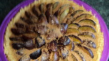 тарт со сливами