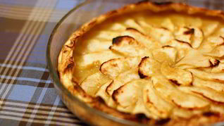 Тарт татен с яблоками из слоеного теста