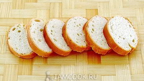 тартинки с помидором, килькой и сыром