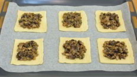 тарты с грибами под сметанно-сырным соусом