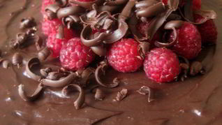 Трюфельный тарт с малиной