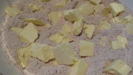 трюфельный тарт с малиной