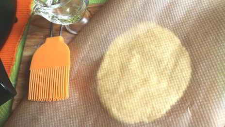 тортилья с перцем, креветками и песто из тыквенных семечек