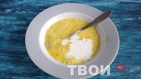 французские тосты с клубнино-имбирным соусом