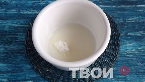 французские тосты с клубнино-имбирным соусом