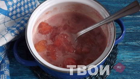 французские тосты с клубнино-имбирным соусом