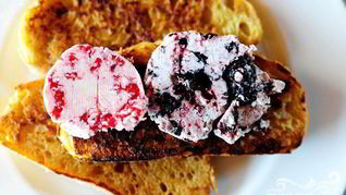 Французские тосты с ягодным маслом