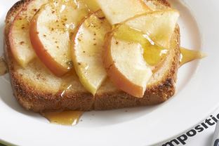 Хлебные тосты с яблоками