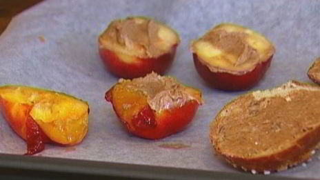 коричные тосты с нектаринами на гриле