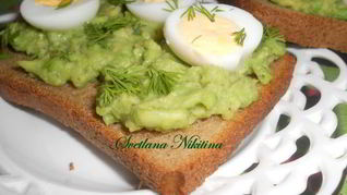 Ржаные тосты с авокадо