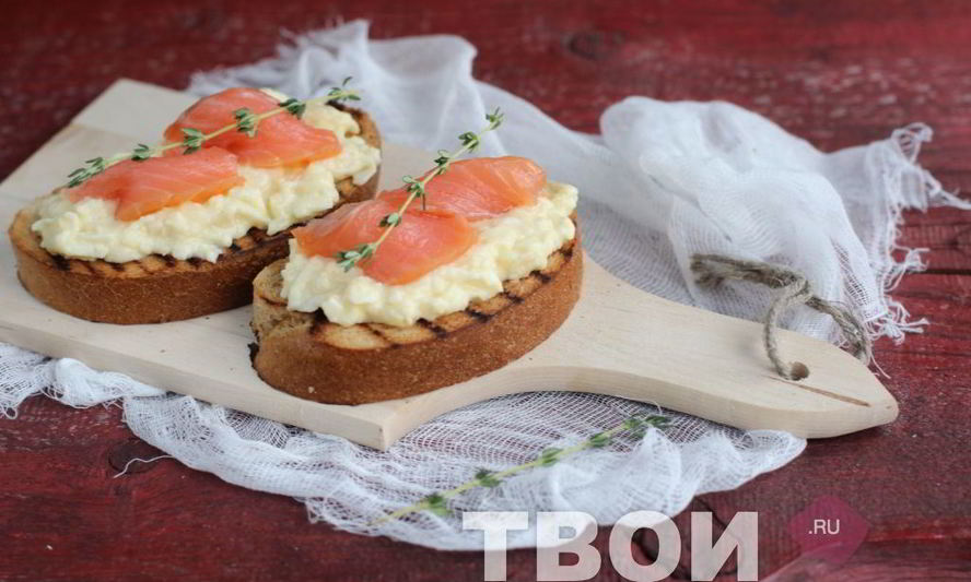 Рецепт тост с яичницей-болтуньей и семгой