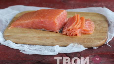 тост с яичницей-болтуньей и семгой