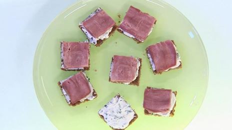 тосты деликатесные с языком