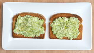 Тосты с авокадо и сыром