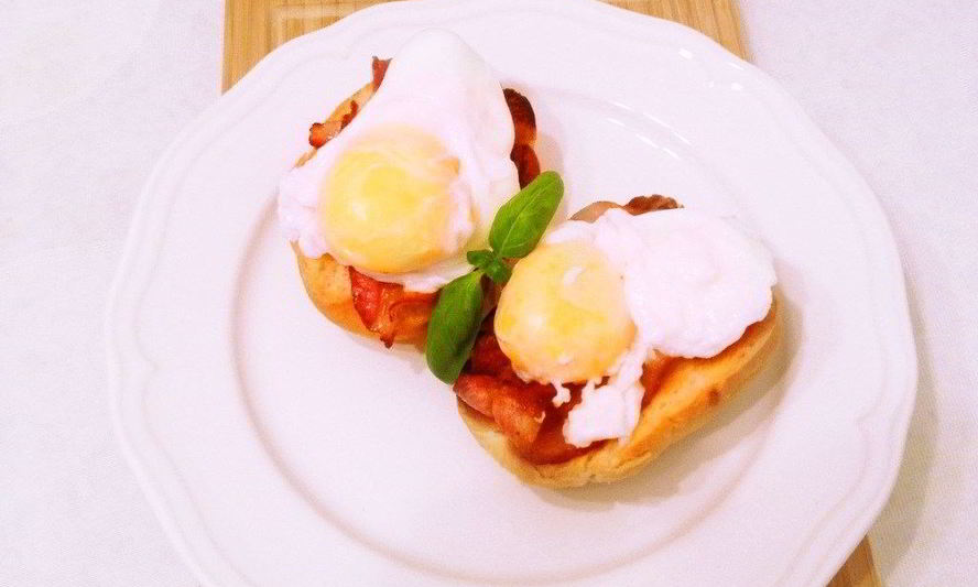 Рецепт тосты с беконом и яйцами пашот