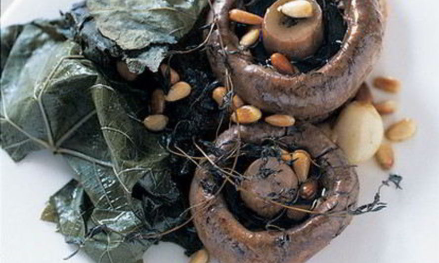 Рецепт тосты с грибами, запеченными в виноградных листьях