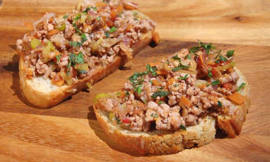 Рецепт тосты с индейкой и овощами