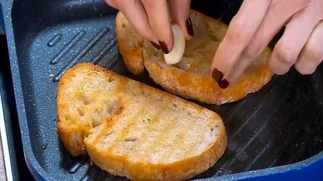 тосты с индейкой и овощами