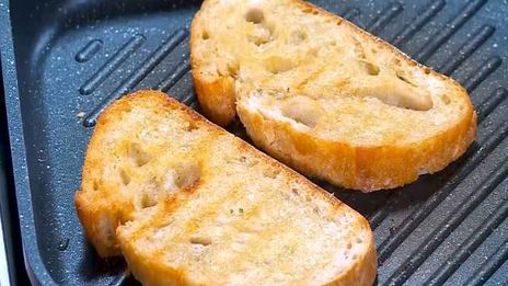 тосты с индейкой и овощами