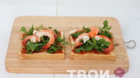 тосты с креветками