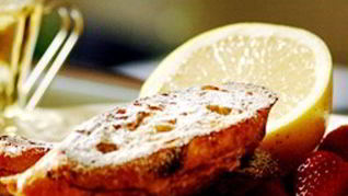 Тосты с малиновым пюре