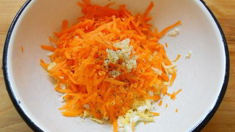 тосты с морковно-сырным салатом