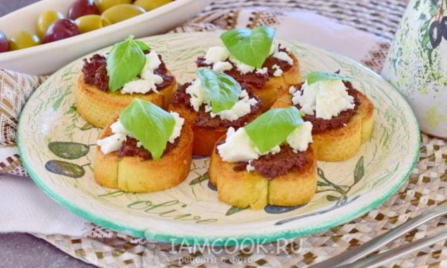Рецепт тосты с оливковой пастой и сыром фета