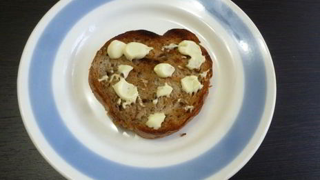 тосты с печенью налима и сладким перцем