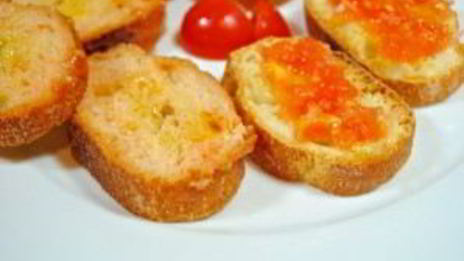 тосты с помидорами