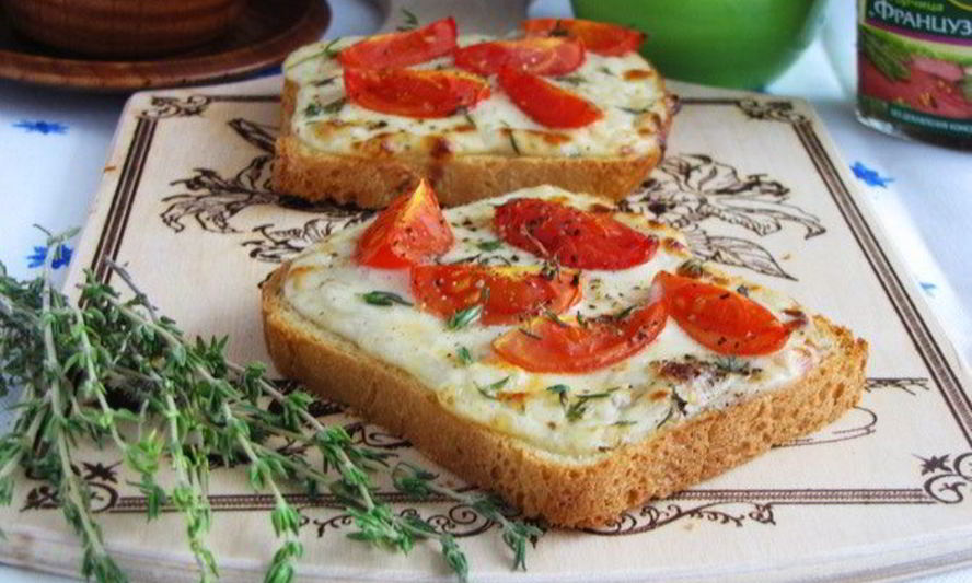 Рецепт тосты с сырным соусом и помидорами черри