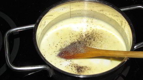 тосты с сырным соусом и помидорами черри