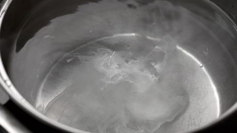 тосты с яйцом-пашот и моцареллой