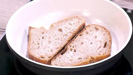 тосты со свеклой, фисташками и йогуртовой заправкой