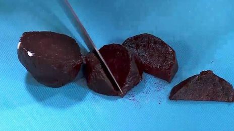 тосты со свеклой, фисташками и йогуртовой заправкой