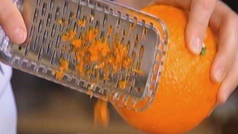 тосты со свеклой, фисташками и йогуртовой заправкой