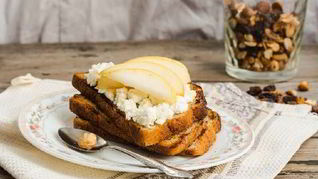 Яблочно-творожные тосты