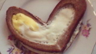 Яйца в тостах