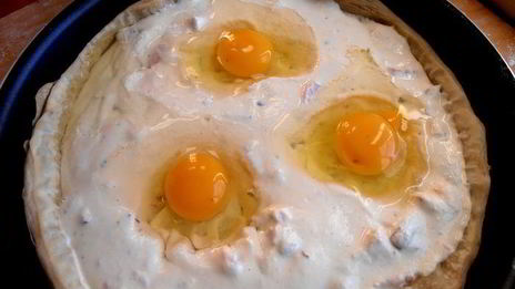 глазунья в съедобной сковородке