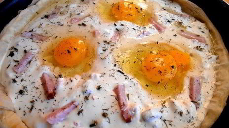 глазунья в съедобной сковородке