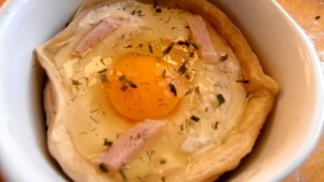 глазунья в съедобной сковородке