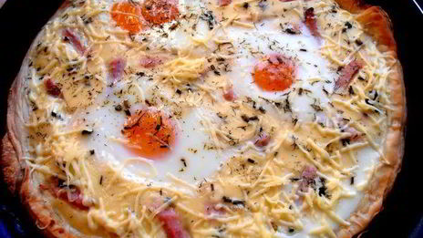 глазунья в съедобной сковородке