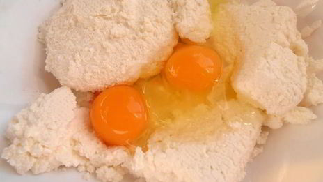 глазунья в съедобной сковородке