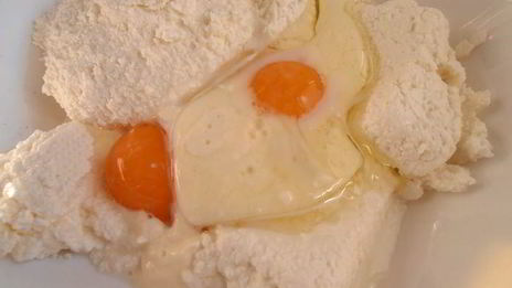 глазунья в съедобной сковородке