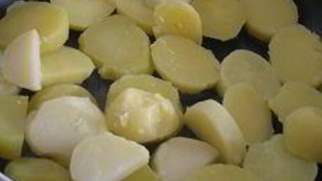 картофель с шампиньонами и яичницей-глазуньей